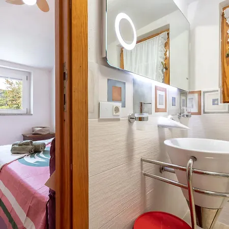 度假居 Lu Nibbaru Di Portobello By Interhome *
